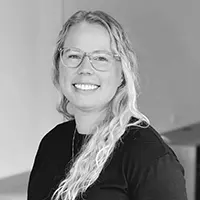 lora_and_christy_kelowna_real_estate_Nikki-Valgardson_headshot main image